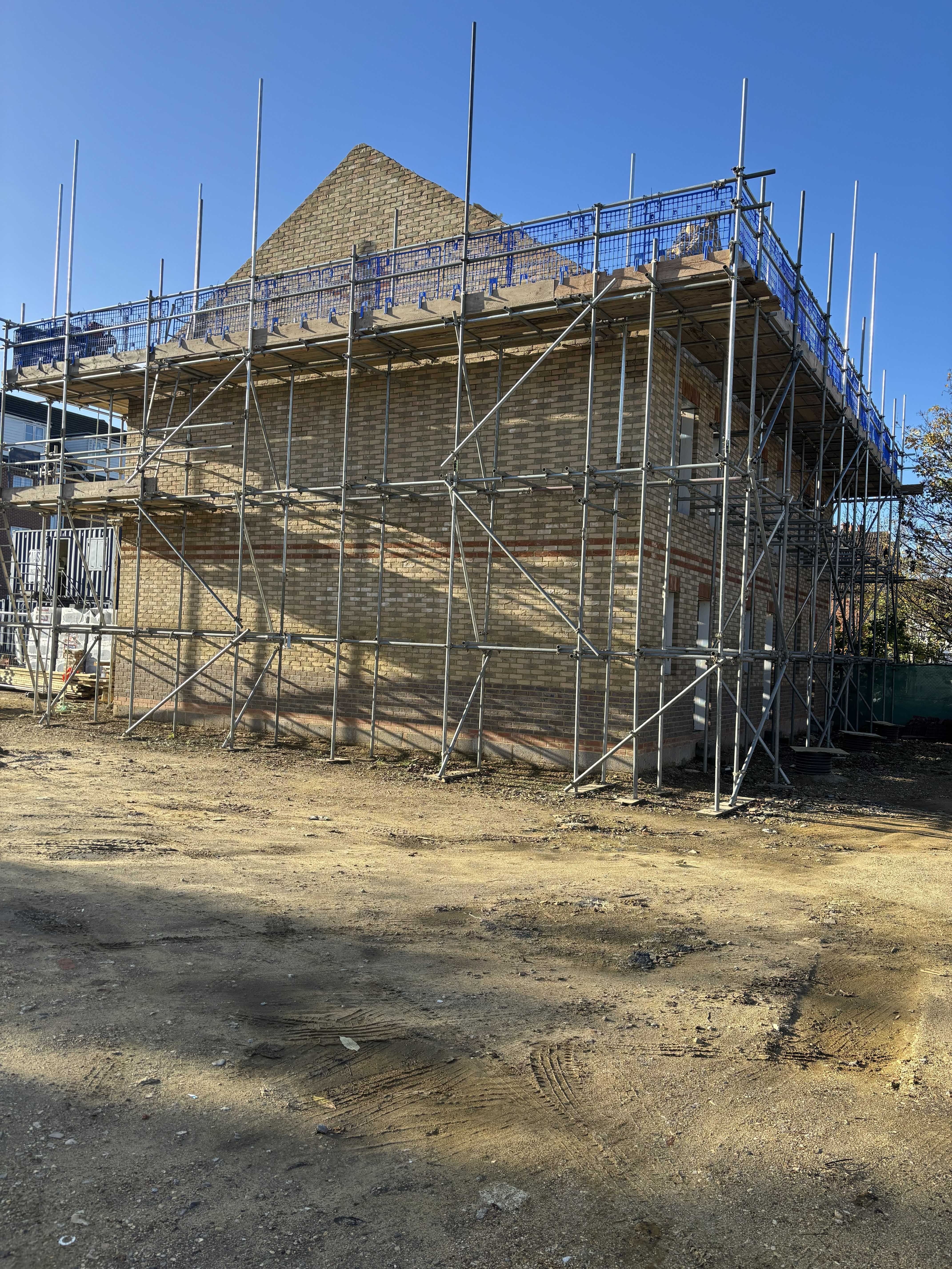 Brickwork gable end upper floor scaffold lift