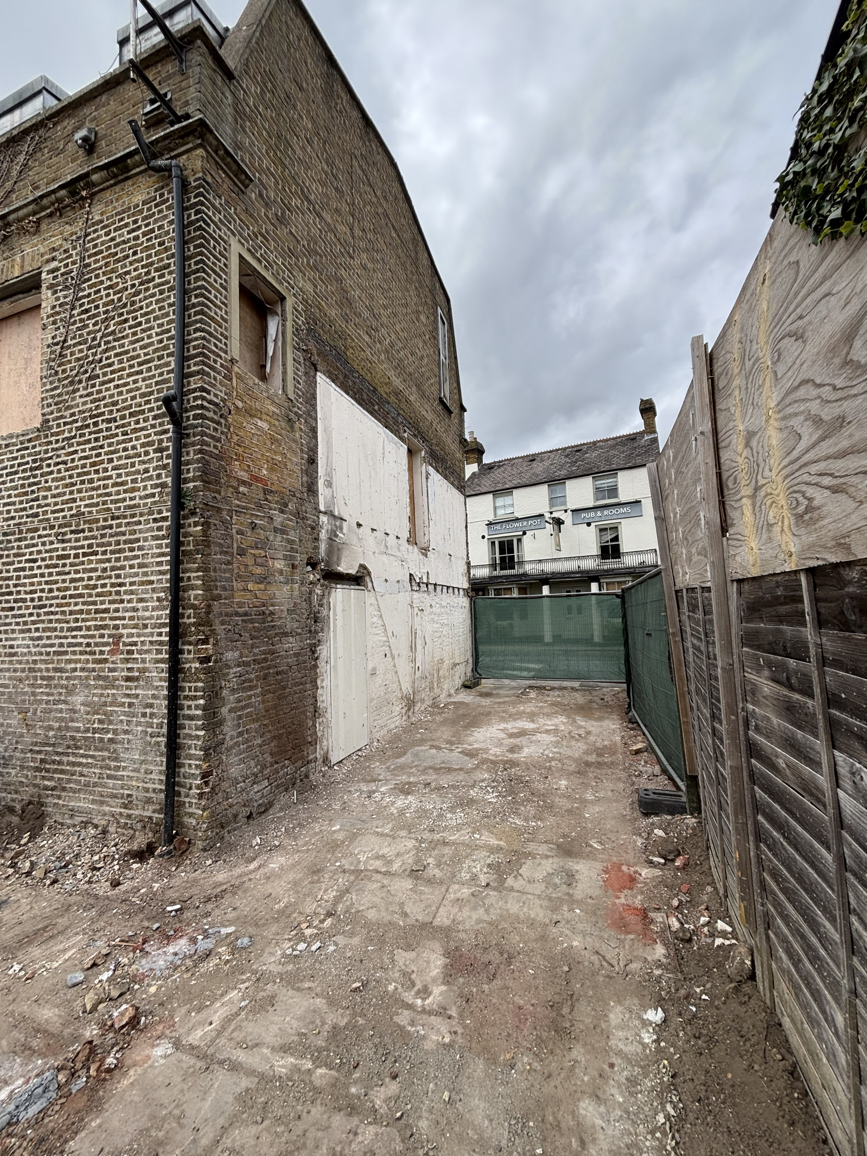 Site access side alley and external clearance